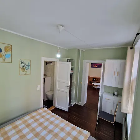 Entire 1-bedroom Flat With Courtyard In Old Town