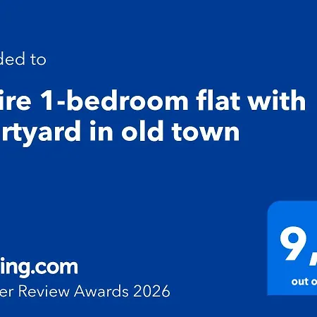 Entire 1-bedroom Flat With Courtyard In Old Town