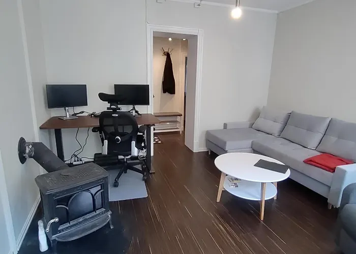 Entire 1-bedroom Flat With Courtyard In Old Town *