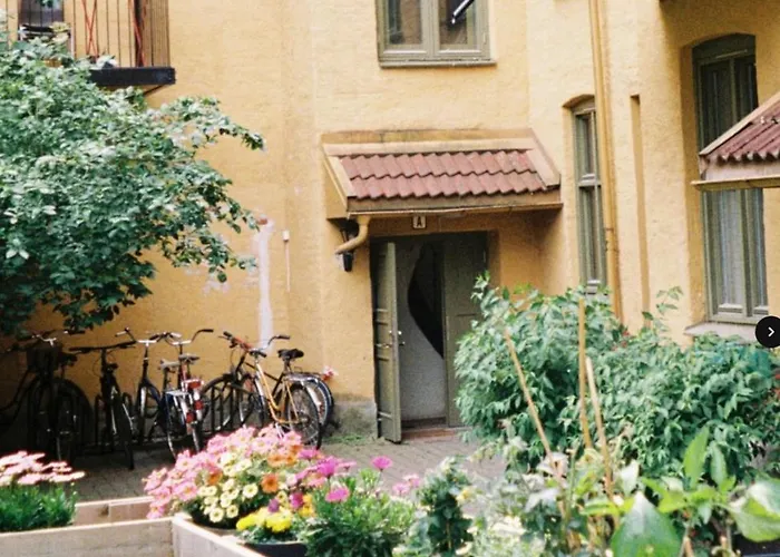 Entire 1-bedroom Flat With Courtyard In Old Town *