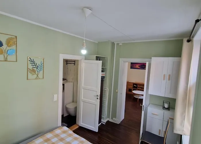 Entire 1-bedroom Flat With Courtyard In Old Town