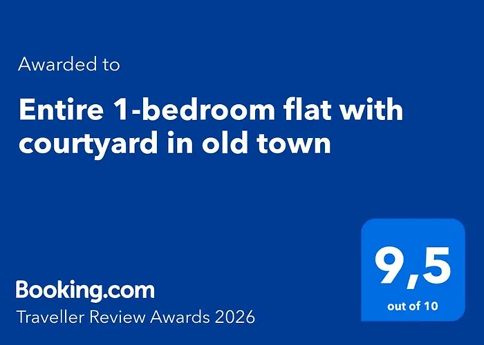 Entire 1-bedroom Flat With Courtyard In Old Town