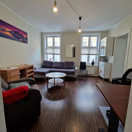 Entire 1-bedroom Flat With Courtyard In Old Town Apartment *